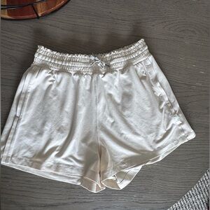 Vuori Halo Shorts Ecru Heather